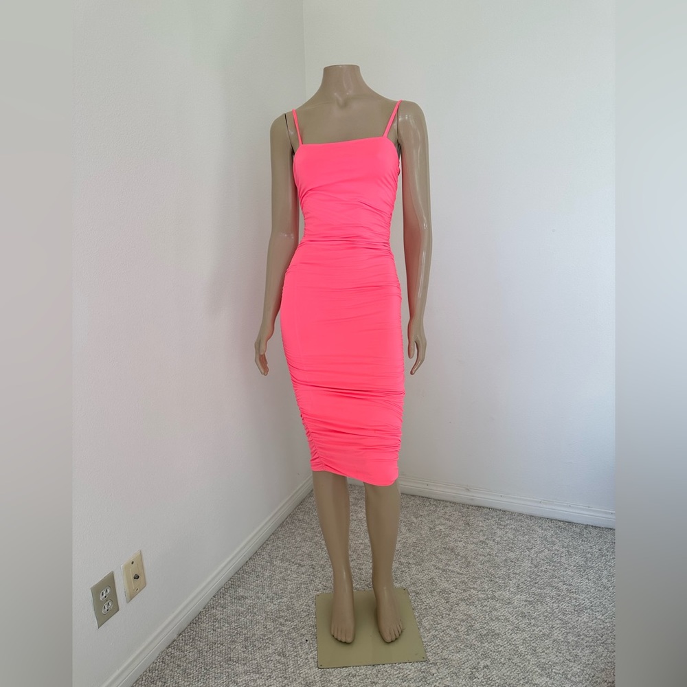 Gorgeous vibrant pink dress used size S it’s stretchy